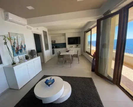 Villa sul Mare, il Mare Dalla tua Camera da Letto, 20 Scalini e ti Puoi Tuffare アウグスタのホテル