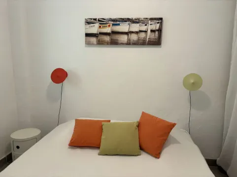 Cassis calanques apartment la rade, behind the port, nice view and parking