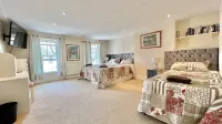 3 bedroom character town house on the edge of the Blackdown hills Hotels in Wellington