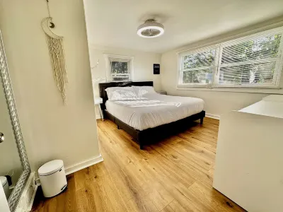 Treeview - Cozy 2 BR Apartment -  Fast WiFi ~ 1 hr from NYC - 5 mins to downtown