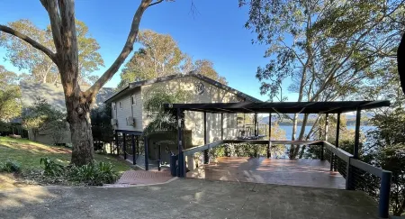 Absolute lake front - lie in bed & listen to the fish jump!