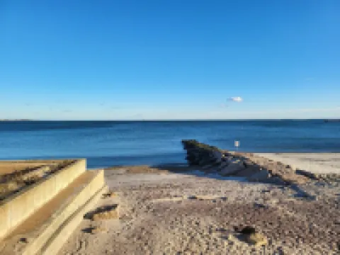 PRIVATE BEACH: A SLICE OF HEAVEN @ NIANTIC W/ 6 QUEENS 1 FULL BED Hotels in Niantic