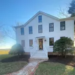 Historic Waterfront Escape • Dock, Deck, Fire Pit, Views, Peace & Kayaks