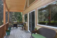 Lower Paradise Log Cabin in Moose Pass