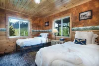 Peaceful chalet, 30 min to Glacier NP, views of Flathead Valley, Heaven on Earth