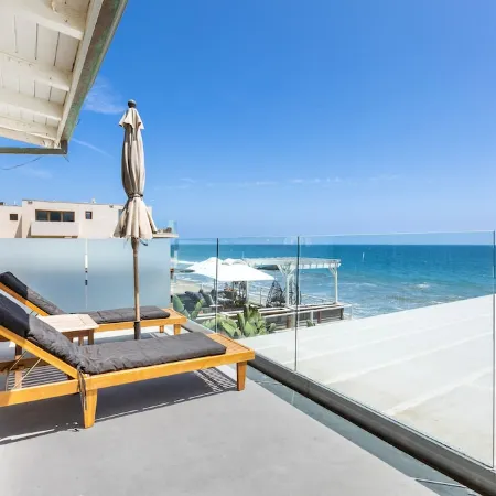Modern Malibu Road Oceanfront Beach House with AC