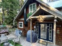Cozy Yosemite Retreat • Private Hot Tub • BBQ • 2 Mi from Yosemite Hotels in Fish Camp