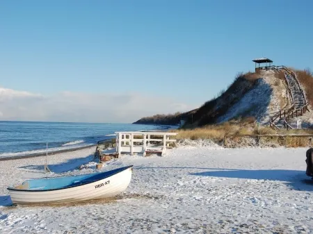 Comfort apartment with lake view, balcony, beach and. close to shopping, quiet, WiFi