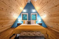 Modern A-Frame ~ Creeks & River Nearby ~ 8 Miles from Downtown Chattanooga