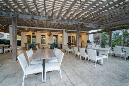 The Pointe on 30A. Included 2 Chairs with 1 Umbrella Beach Set up + 2 Bikes