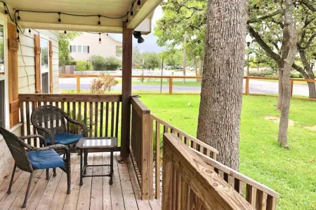 4BR/4.5Bath Spacious Family Home +Walk to KyleField Отели в г. Бразос