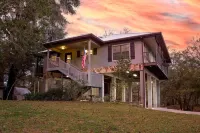 Camp Manatee - Riverfront Cabin, Stunning Views, Pet-Friendly, Hot tub + Kayaks!