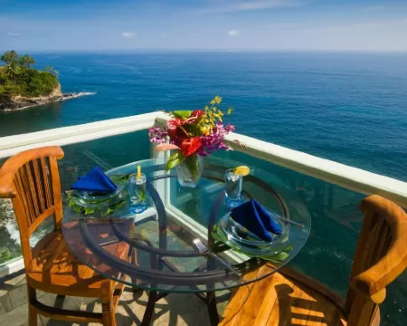 Stunning, Majestic, Oceanfront Location, with Stunning View and Air Conditioning ヒロのホテル