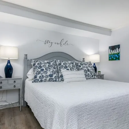 Walk to Town, Riverfront Retreat & Beach Pass