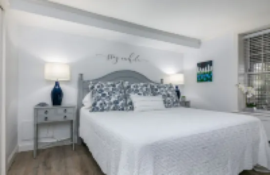 Beautiful Private Oasis - On the River's Edge