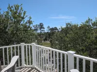 Boardwalk Bungalow-dog friendly-steps to beach walkover-community pool-SPECIALS!