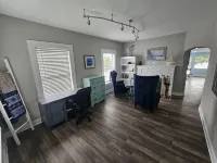 Lakefront 2 story 4/2 bungalo with huge yard. Hotels in Winter Haven