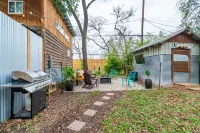 1940s Cottage - Walking Distance!