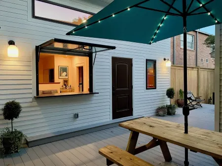 Walk to everything! Quiet downtown guest cottage. Отели в г. Лафайетт