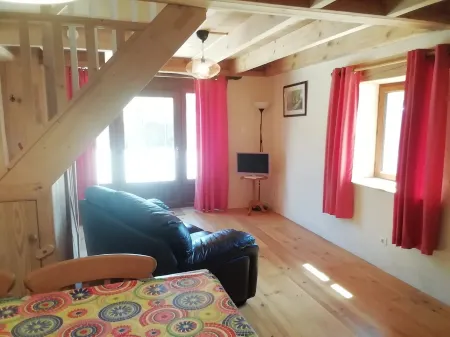 Pretty stone cottage in tranquil countryside in the Monts d'Arree Отели в г. Финистер