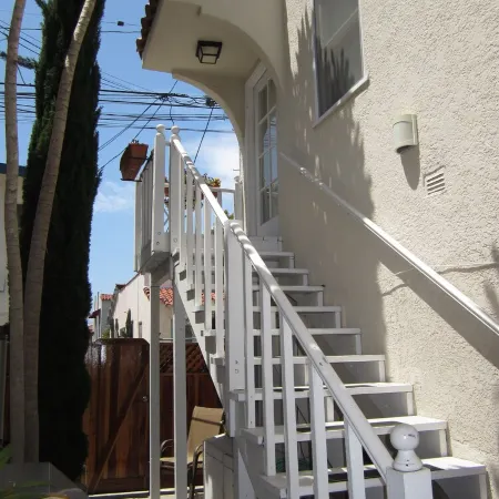 Cozy Beach Apartment in Trendy Belmont Shore!  Sanitized and Clean!
