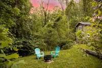 Mins to Asheville. Studio w/Fire pit. Pet Friendly, Washer and Dryer