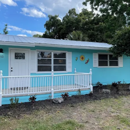 Coco NoKo cozy beach cottage + Swimming pool! Golf cart and pet friendly!