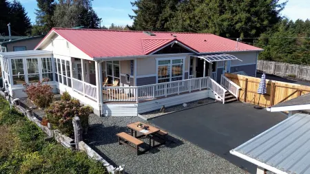 Serene Lake View Retreat + Fish Prep Lodge