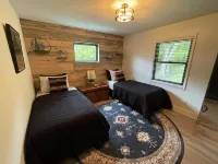 Waterfront 3 Bedroom Cottage with Dock and Kayaks Close to Mount Dora & Sanford Hotels near Willa Springs