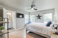 Fully Renovated 3 Bed/3Bath House 1 1/2 Blocks from AT&T Stadium