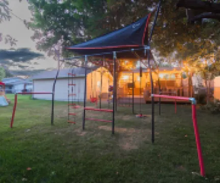 Centrally located, huge shaded patio with hot tub! Entire place to yourself!