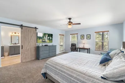 Modern Cabin in Show Low, AZ: Sleeps 12 - Perfect for Family Getaways!