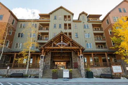 Remodeled modern ski-in/ ski-out condo in Keystone, 1 bd/1 ba, sleeps 4