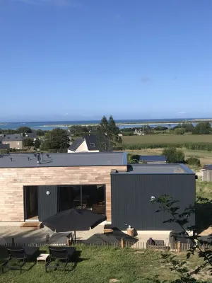 La Maison d'Eugénie 2 to 6 pers with jacuzzi sea view, quiet location with large garden.