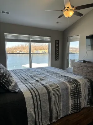Lake Condo Retreat! Remodeled lake front condominium with great views Hotel dekat Sugar Creek Mini Golf