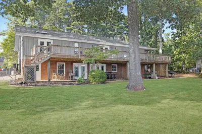 Lakefront Paradise on Lake Norman -- this Fun-Filled House has it all! Sunsets!!
