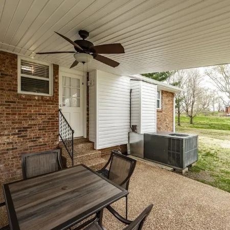 Luxury North of Nashville Retreat- Easy Lake Access