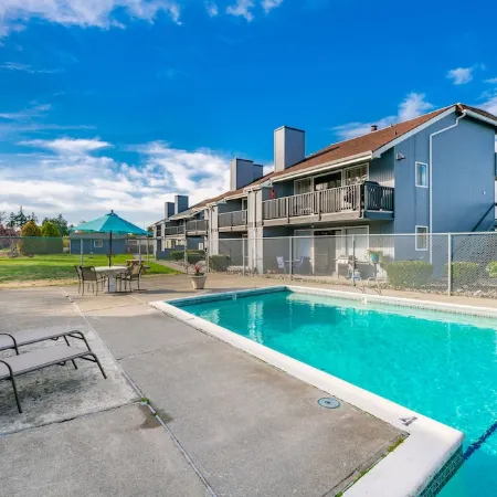 Spring Getaway • Birch Bay • Hot Tub • 107