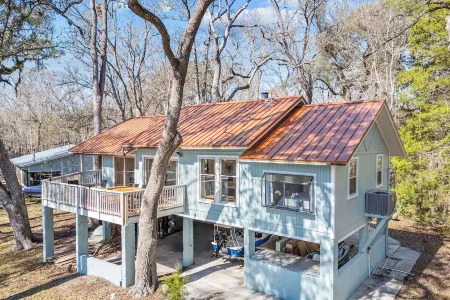 Santa Fe River Front, Luxury Retreat near Ginnie Springs and Ichetucknee