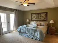 Beautiful Lake Front- Dock, Screened Porch, Clemson, Hiking, Kayaks, 5 Bedroom