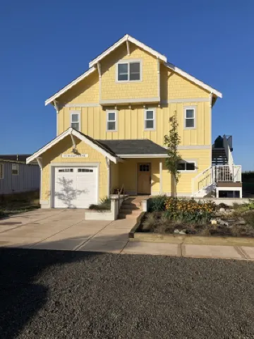Family Fun Near Ocean Shores—Hot Tub, Elevator & Easy Dune Walk to Beach