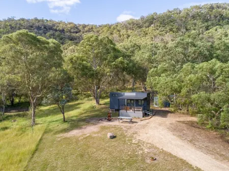 Sugarloaf Off Grid Tiny House - Secluded Luxury! Отели в г. Джоадджа