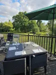 Lakeside Lodge with 6 Berth Hot Tub and Private Fishing Peg - プール