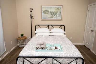 Gorgeous Pet Friendly Townhome: Clean and Spacious With Private Terrace! Các khách sạn gần UTRGV Visual Arts Building