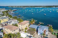 Beach+Dock+Pool+2 SUPs+2 Kayaks+Fishing+Water Views,Duplex,140 steps to Beach Hotels near Leffis Key Preserve