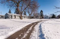 Mayo Discount! 2 main floor bedrooms and bath. Recliner. 6 blocks to Mayo Clinic