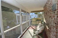 Circa 1810 Home - Downtown New Bern Historic District - 2 BRs with King Beds