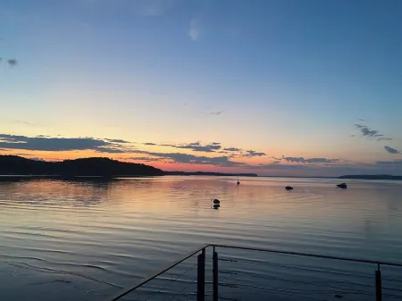 Shelburne Bay Waterfront Getaway Отели в г. Шелберн