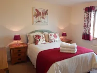 Beautiful spacious, split-level house near Fowey, heated swimming pool, hot tub - Wifi