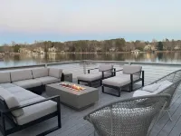 Tiny lakefront cottage with all the bells and whistles - Jacuzzi